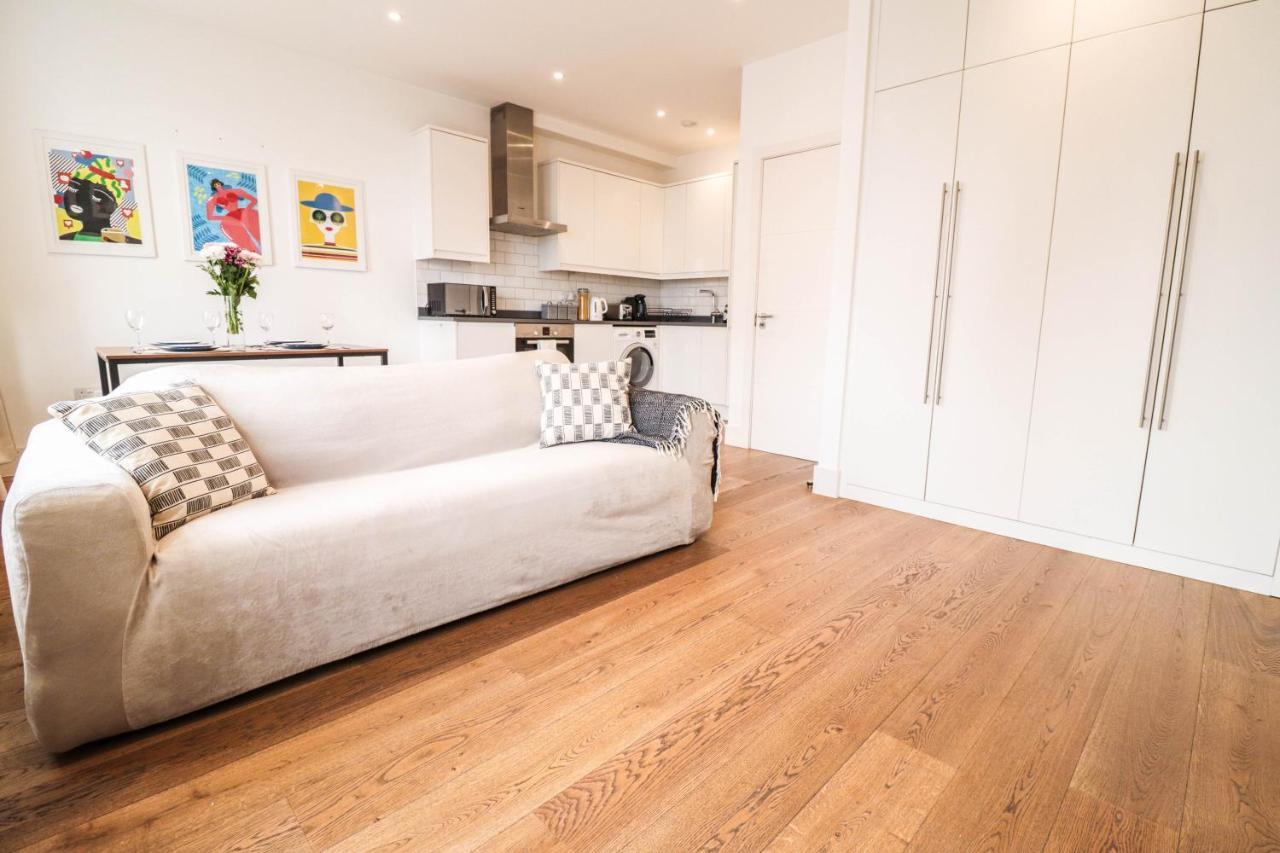 Modern & Spacious 1 Bedroom Clapham Junction Flat 伦敦 外观 照片